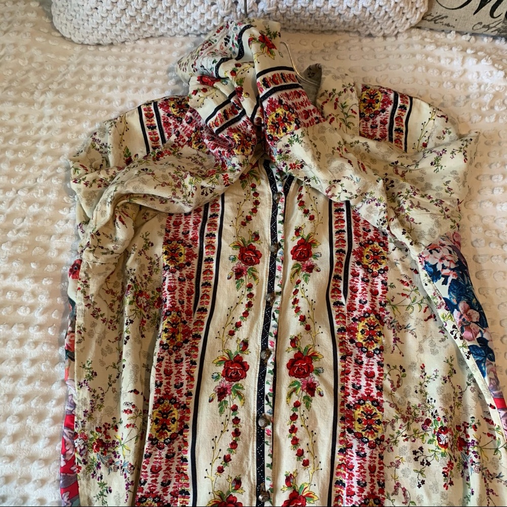 Cyrena Anthropologie floral top size medium - Picture 5 of 11